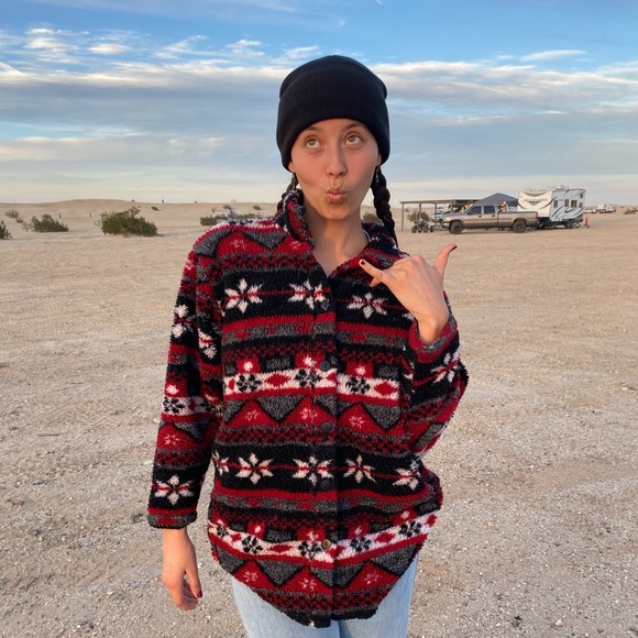 Meet your Posher, Charlize - Picture 2 of 3